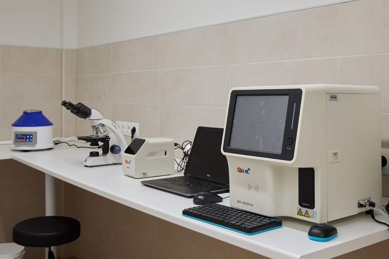 Sala de laboratorio de la clínica veterinaria Pelayos de la Presa